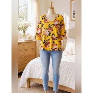 Star Vixen Yellow Floral V-Neck 3/4 Sleeve Top